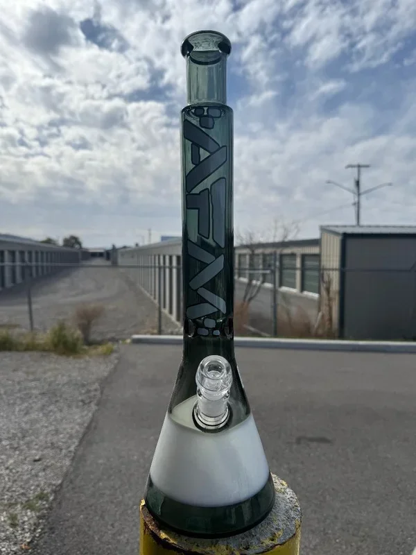 AFM Glass Quasar Beaker 14mm 45° smoke & White – Defect Beaker