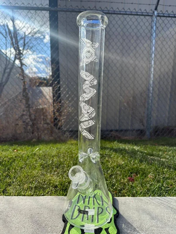 MAV Glass 18′ Beaker 14mm 45° – Glow In The Dark Tribal